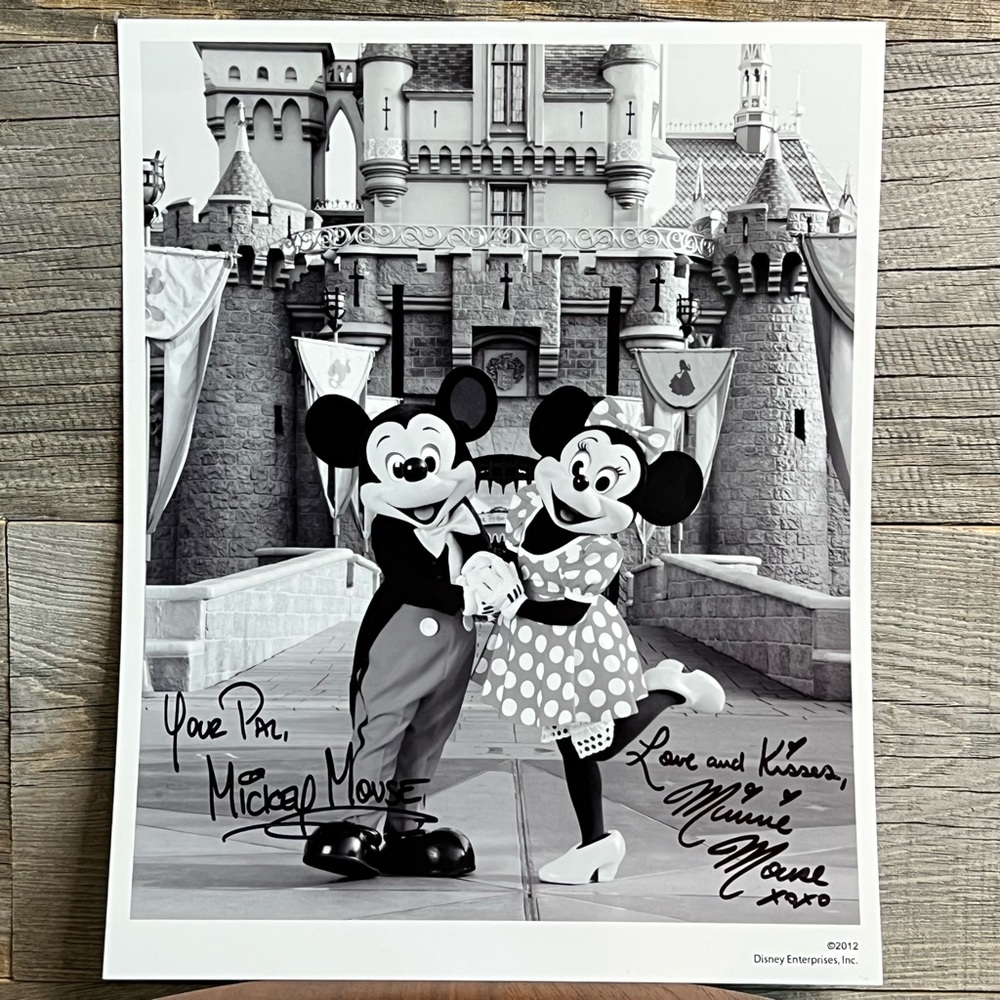SALE!✨Disney Mickey Mouse & Minnie 8x10 Autographed B&W Professional Photo